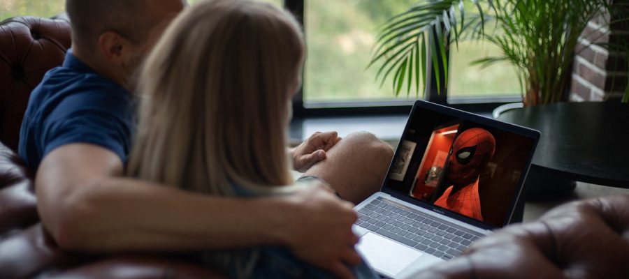 Video Streaming Laptop Pair Film  - FrankundFrei / Pixabay